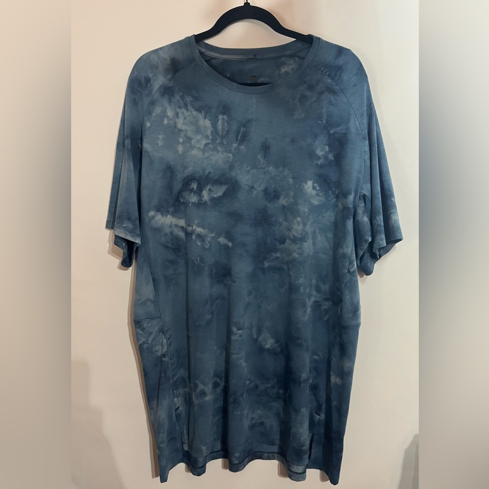 Men’s Lululemon Always Agile Short Sleeve XL
BLUE CAMO shirt workout lightweight